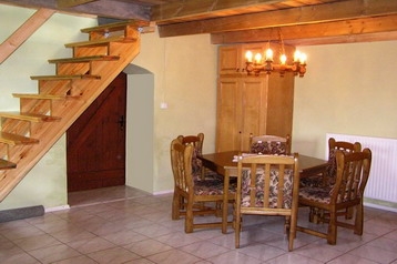 Polonia Privát Bytów, Exteriorul